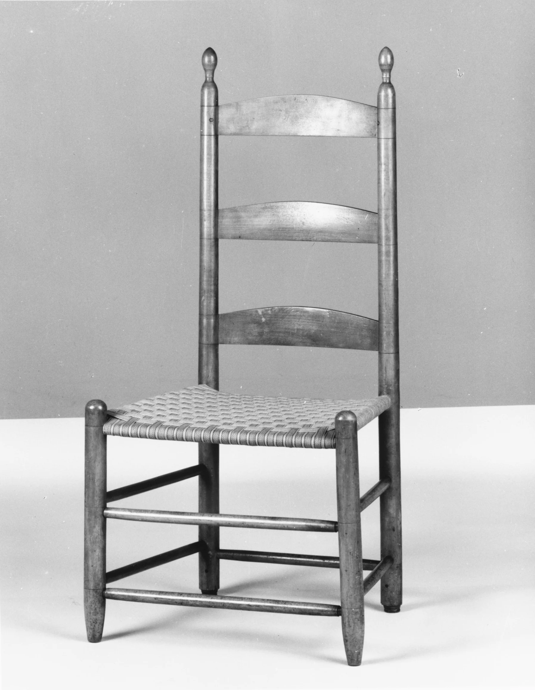 Шейкерский side chair, 1830–1850, клён и бук. United Society of Believers in Christ’s Second Appearing. The Metropolitan Museum of Art, Open Access / Public Domain.